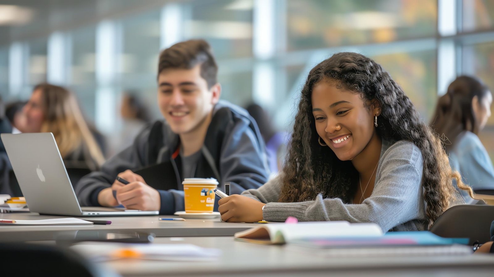 Alunos e Professores no Centro: Como a ART IT Cortou 50% dos Custos de uma Instituição de Ensino